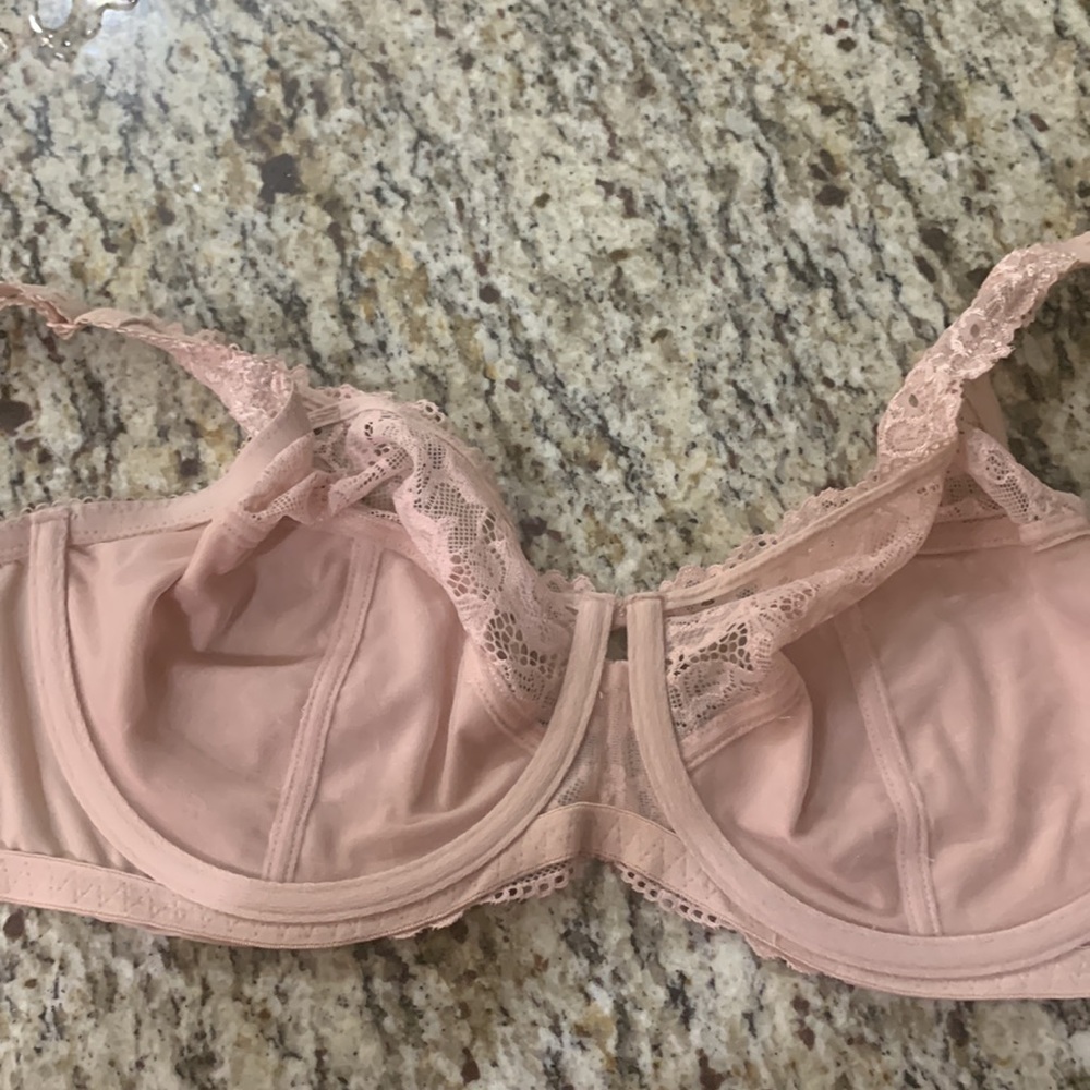 Non padded underwire 38D soft dusty pink lace bra. See photos for details. - Picture 12 of 16